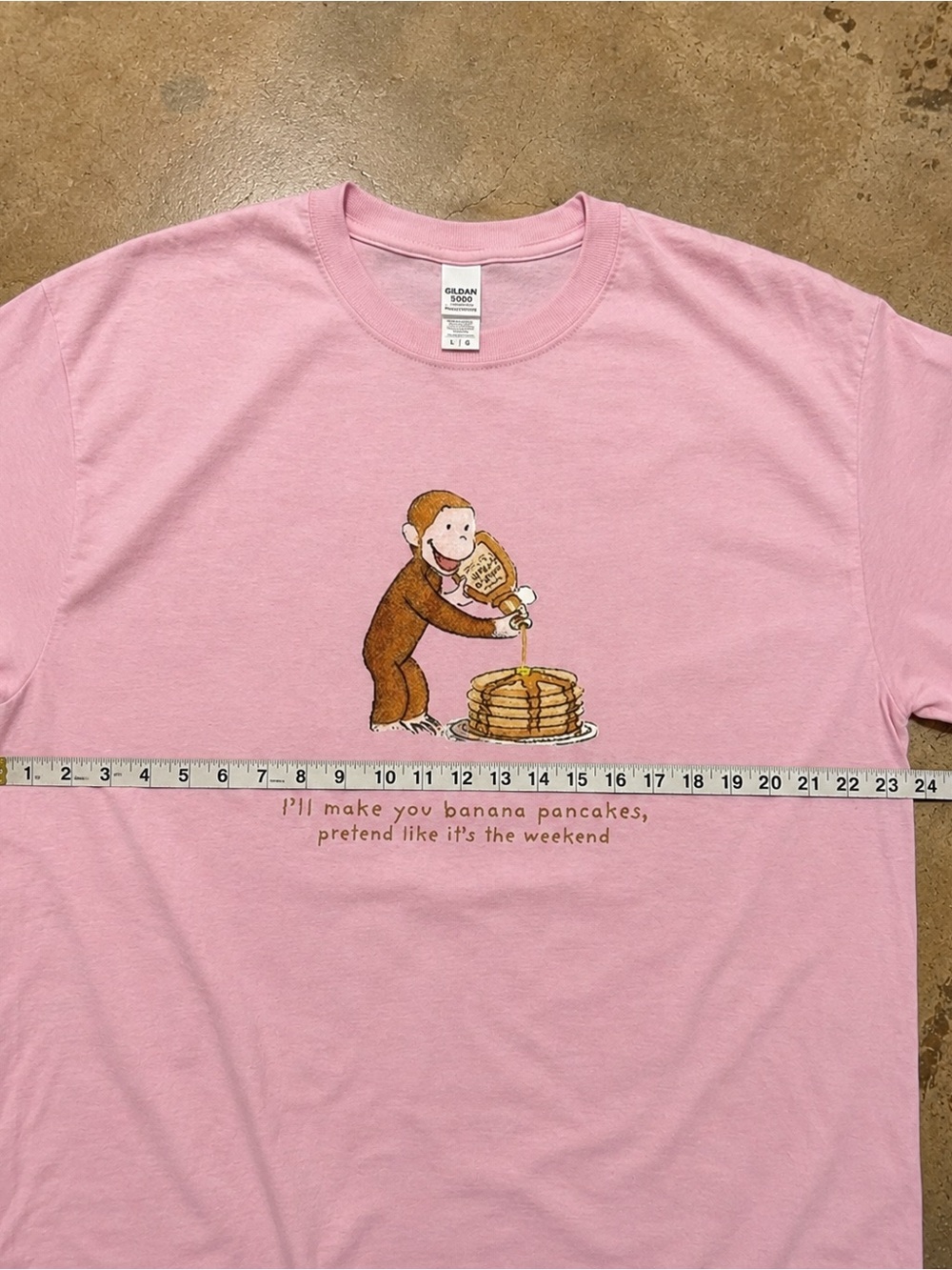 Gildan 5000 Pink Short Sleeve Tee with Monkey Pancake Vintage Graphic Size M - Picture 4 of 5
